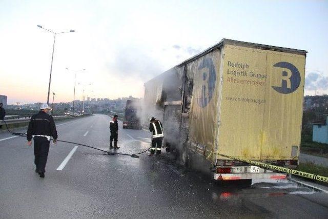 Sunta Y&uuml;kl&uuml; Tır ın Dorsesinde Yangın &Ccedil;ıktı 2