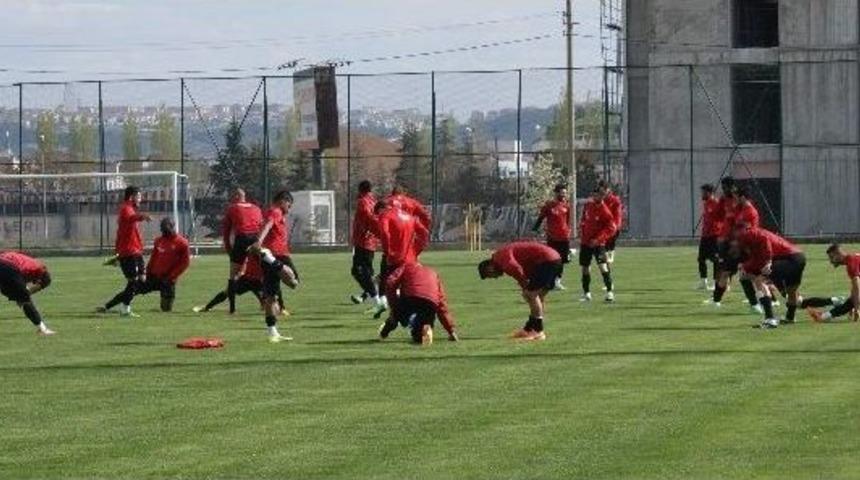 Eskişehirspor, Trabzonspor Ma&ccedil;ı Hazırlıklarını S&uuml;rd&uuml;r&uuml;yor