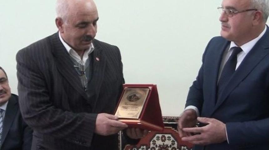 20 Yıllık Muhtar G&ouml;revini Devretti