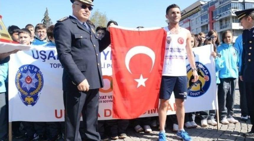 Polisler İ&ccedil;in 60 Kilometre Koştu