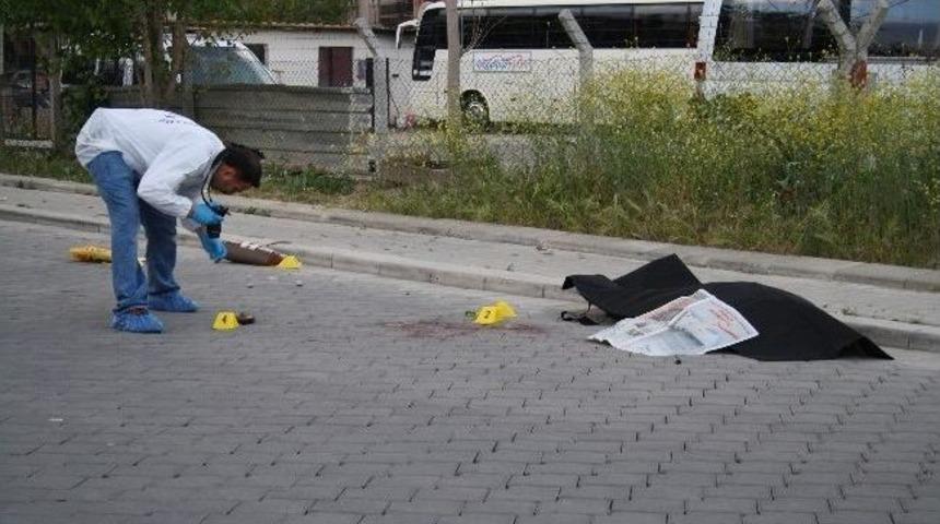 Eşini Sokak Ortasında &Ouml;ld&uuml;r&uuml;p İntihar Etti