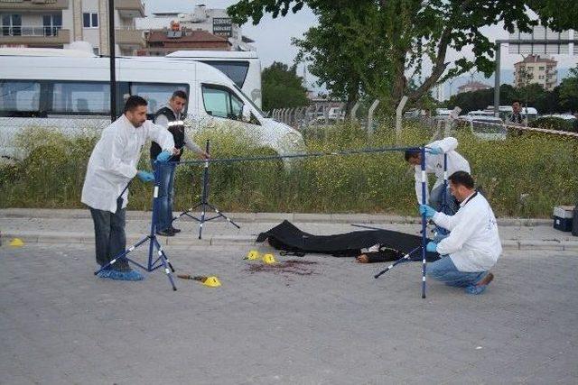 Eşini Sokak Ortasında &Ouml;ld&uuml;r&uuml;p İntihar Etti 1