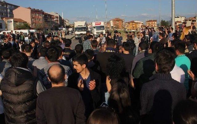 &Ouml;len Arkadaşları İ&ccedil;in Yol Kapatarak Eylem Yaptılar 1
