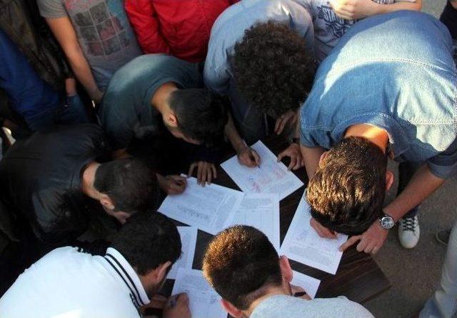 &Ouml;len Arkadaşları İ&ccedil;in Yol Kapatarak Eylem Yaptılar 3