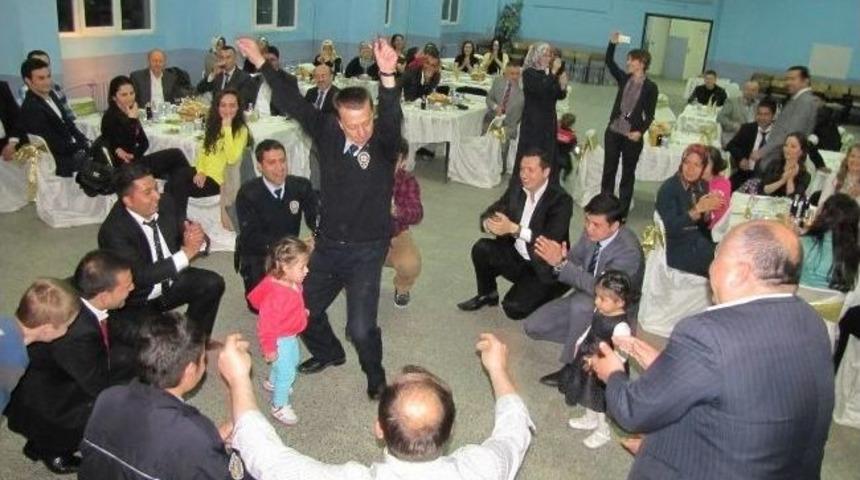 Hisarcık&rsquo;ta Polisler G&ouml;n&uuml;llerince Eğlendi