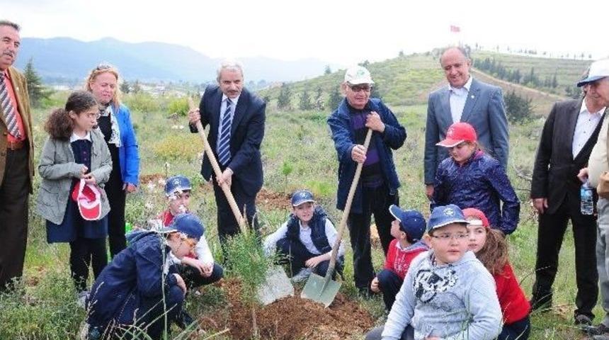 &Uuml;. Naci Akdoğan Okulları&rsquo;ndan 20.yılda &Ouml;rnek Proje