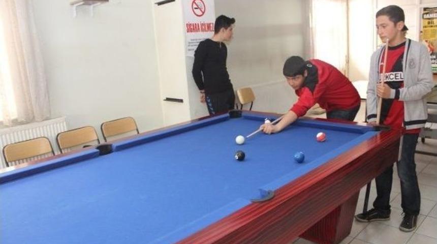 Gamek Gen&ccedil;lere Oyun Salonu Kurdu