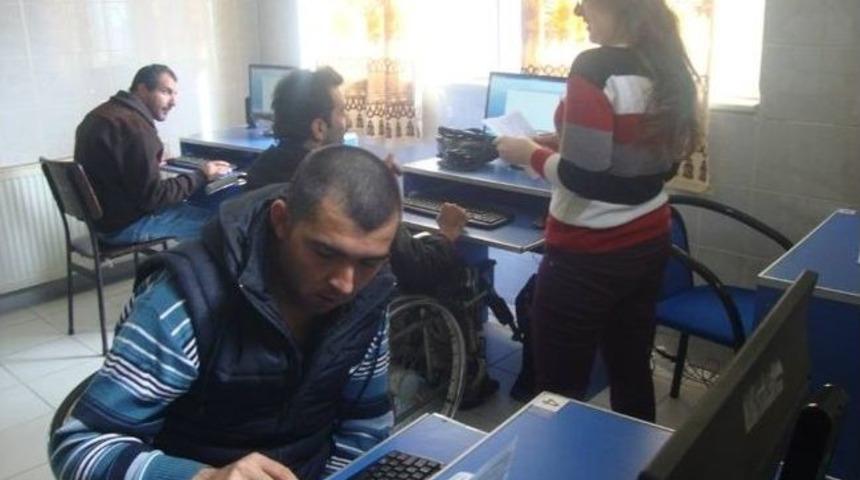 Bilgisayar Kullanma, Grafik Ve Animasyon Web Tasarım Kursları Devam Ediyor