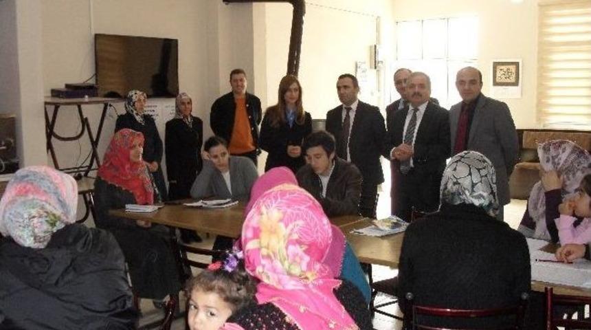 Kadın &Ccedil;ift&ccedil;iler S&uuml;t Sığırcılığı Konusunda Eğitildi