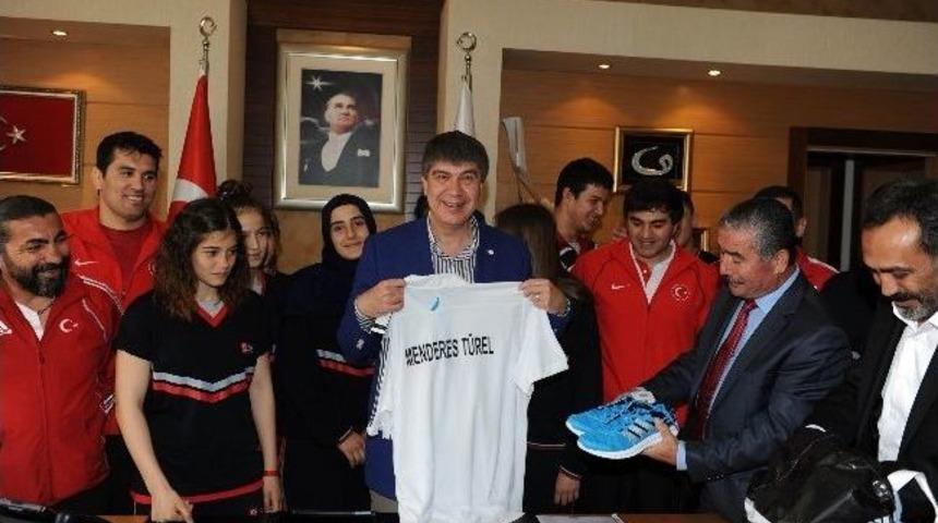 Mili G&uuml;reş&ccedil;iler T&uuml;rel&rsquo;i Ziyaret Etti