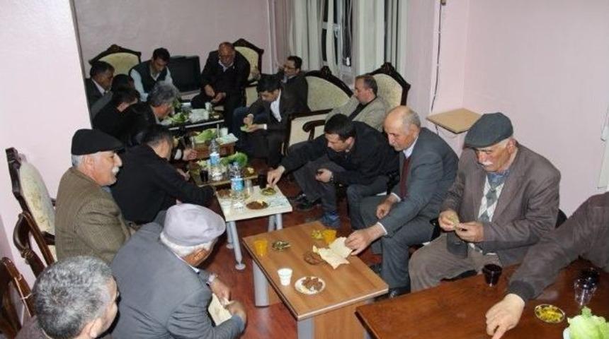 &Ccedil;emişgezek Emniyetinden &Ccedil;iğ K&ouml;fteli Kutlama