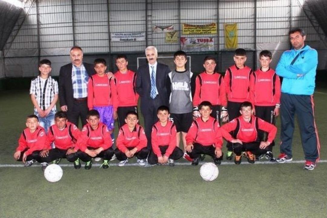 Van Fevzi Geyik Futbol Takımı Malzemeden Yoksun T&uuml;rkiye Finallerine Gidecek