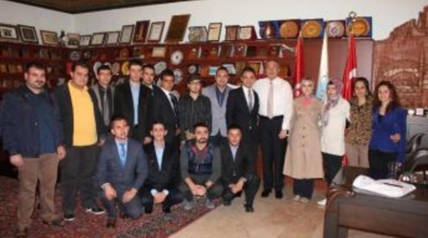 Ak Parti Gen&ccedil;lik Kolları Y&ouml;neticilerinden &Uuml;nver&rsquo;e Hayırlı Olsun Ziyareti