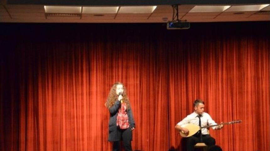 Tosya&rsquo;da &Ouml;ğrenciler D&uuml;nya Tiyatrolar G&uuml;n&uuml;n&uuml; Kutladı