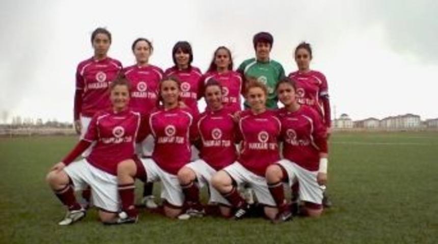 Hakkari Kadın Futbol Takımı Rakip Tanımıyor