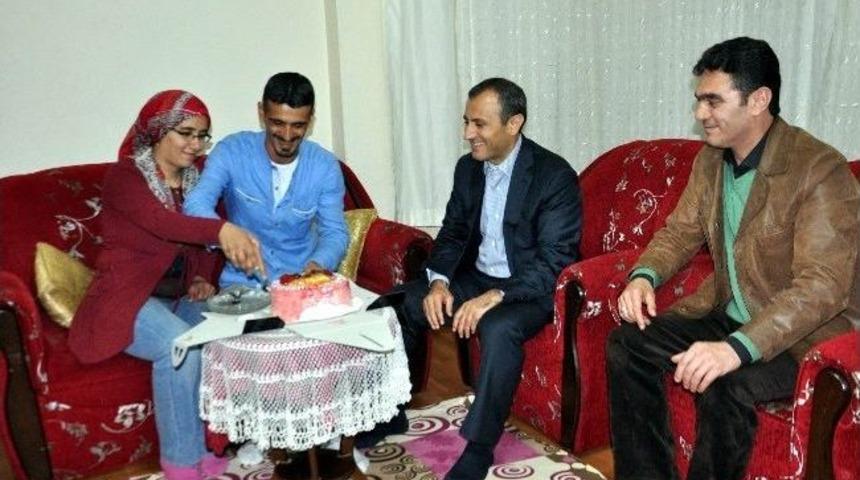 Kaymakam Sonel&rsquo;den S&uuml;priz Kutlama