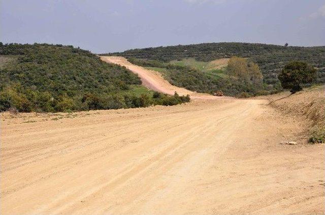 Büyükşehir Arızlı’ya Duble Yol Yapıyor