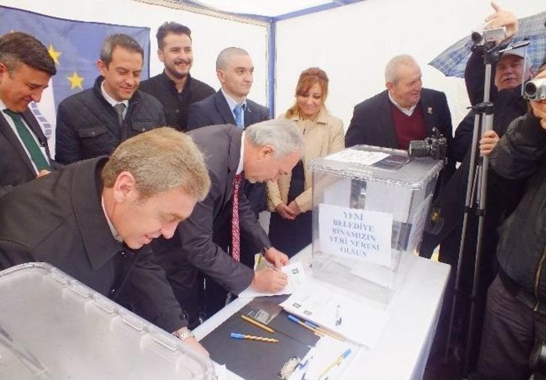 K&uuml;tahya'da Yeni Belediye Hizmet Binasının Yerini Halk Belirleyecek