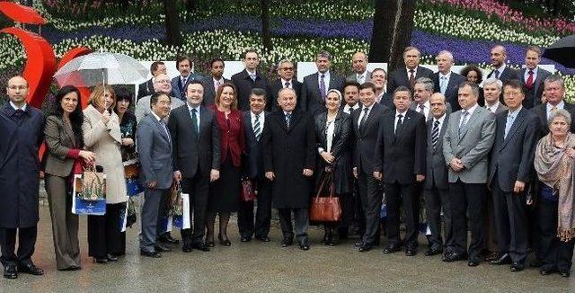 Kadir Topbaş'tan, Başkonsoloslara: “oy Verecek Olsaydınız Beni Tercih Ederdiniz