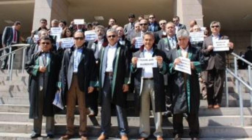 Hukuk&ccedil;ular Mısır&rsquo;daki İdam Kararlarını Kınadı