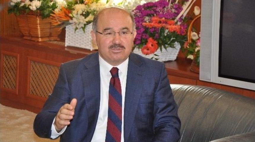 H&uuml;seyin &Ccedil;elik G&uuml;ndemi Değerlendirdi