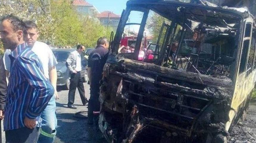 Park Halindeki Minib&uuml;s Yandı