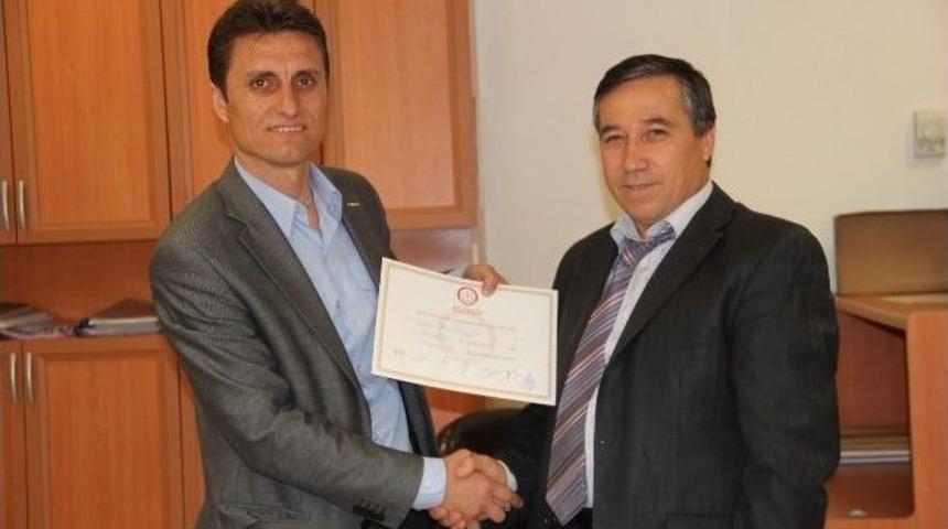 Edremit&rsquo;te Muhtar Kol&ccedil;ak Mazbatasını Aldı