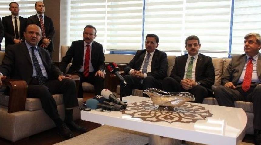 Bakan Işık, İzmit Belediyesi'ni Ziyaret Etti