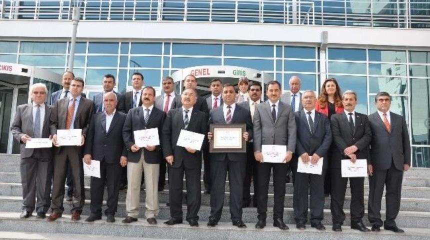 Başkan Can Ve Meclis &Uuml;yeleri Mazbatalarını Aldı