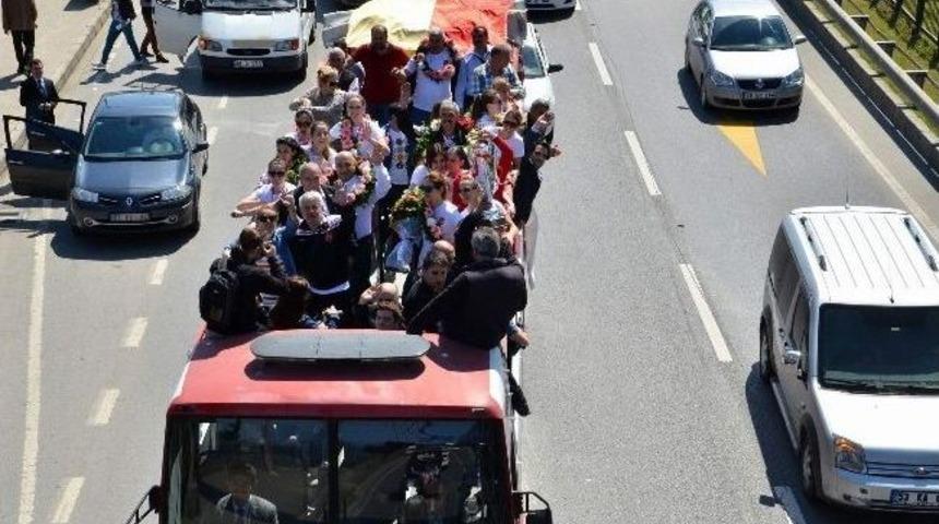 Şampiyon'a &Ccedil;oşkulu Karşılama