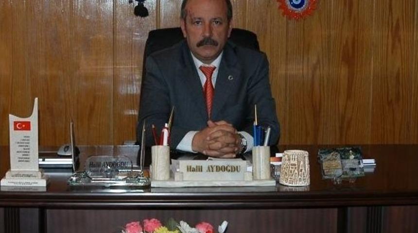 S&ouml;ğ&uuml;t Belediye Başkanı'nın İlk İcraatı Belediyenin Tabelasını Değiştirmek Oldu