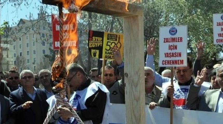 Mısır'daki 529 İdam Kararına Tepkiler B&uuml;y&uuml;yor