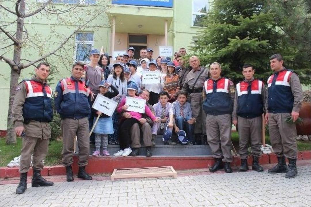 Engelli &Ouml;ğrencilerden Jandarmaya Ziyaret