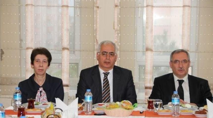 Bilecik Valisi Basın Mensupları İle Kahvaltıda Bir Araya Geldi