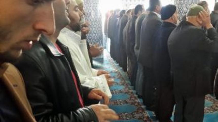 G&uuml;m&uuml;şhane&rsquo;de T&uuml;m Camilerde Yağmur Duası Yapıldı