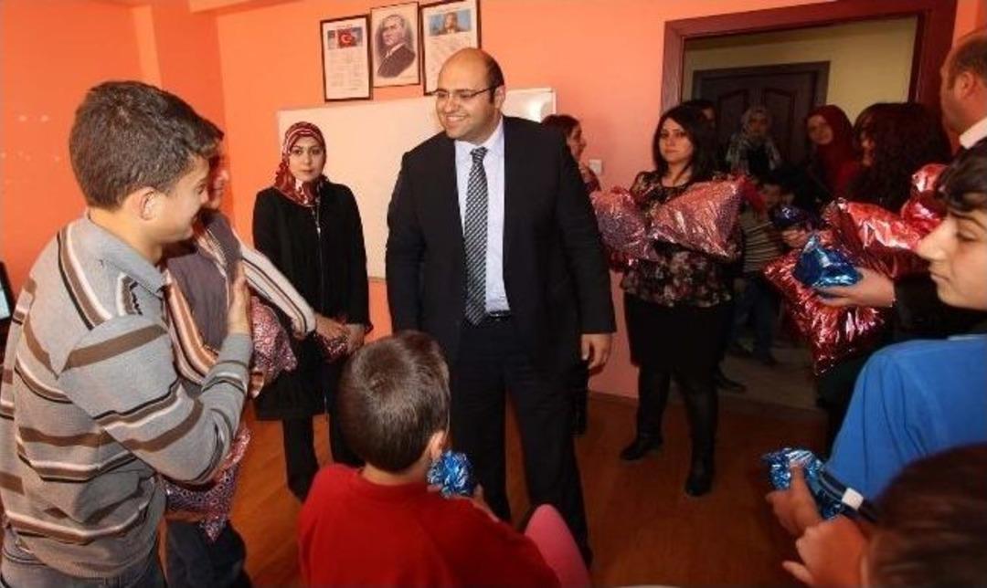 Başkan Orhan Ve Eşi G&ouml;n&uuml;lleri Fethetti