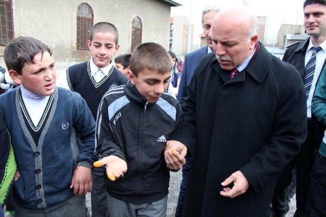 Başkan Sekmen, Okulları Ziyaret Ederek Sorunları Yerinde Tespit Ediyor