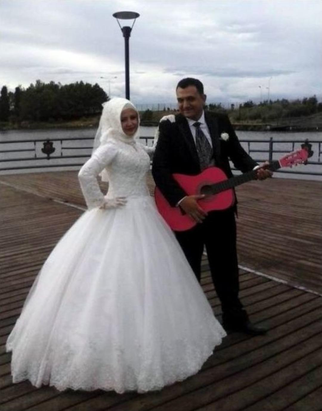 Balkondan D&uuml;şerek &Ouml;len &Ouml;ğretim &Uuml;yesi Toprağa Verildi