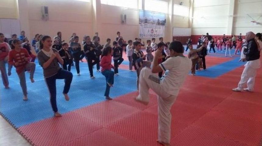 'ipeksi Dokunuş İle Sokaktan Madalya Kazanan Eller' Projesi