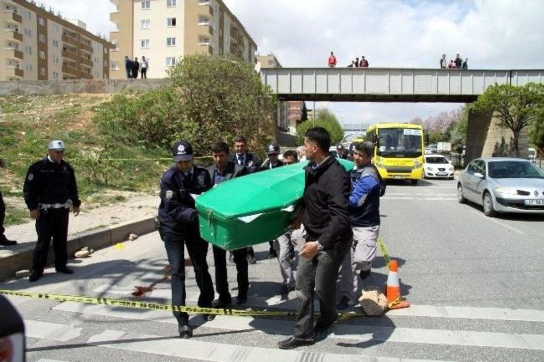 Bir Kişinin &Ouml;ld&uuml;ğ&uuml; Kazayı Sinema İzler Gibi Seyrettiler