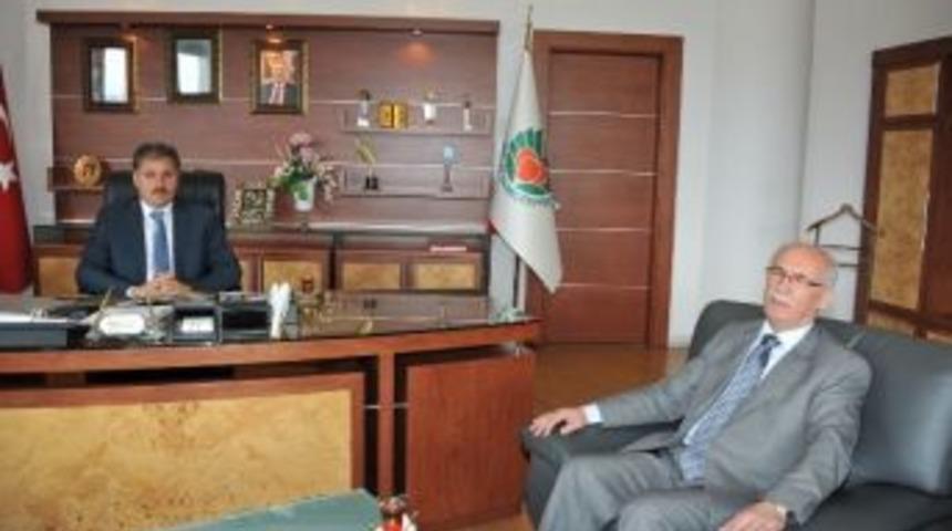 M&uuml;ft&uuml; Yusuf G&uuml;l&rsquo;den, B&uuml;y&uuml;kşehir Belediye Başkanı Ahmet &Ccedil;akır&rsquo;a Veda Ziyareti