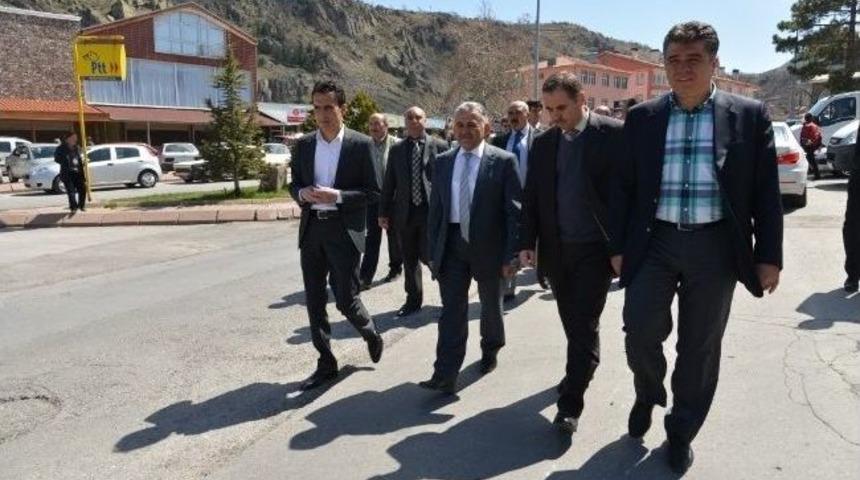 Başkan Dr. Memduh B&uuml;y&uuml;kkılı&ccedil;, Hisarcık Halkı İle Beraber Hisarcık Meydan D&uuml;zenlemesi Erciyes&rsquo;e Yakışır Oldu