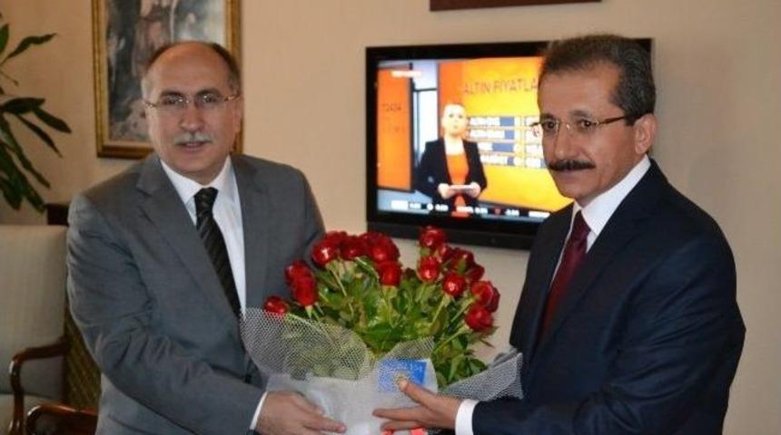 Manisa M&uuml;ft&uuml;s&uuml; Cihan, Vali Savaş&rsquo;ı Ziyaret Etti