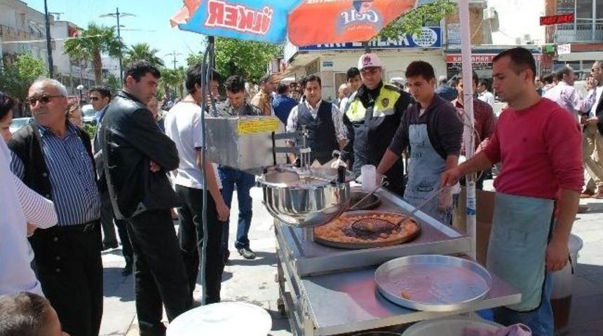 Didim&rsquo;de Şehit Polisler İ&ccedil;in Lokma Dağıtıldı