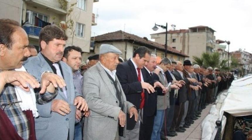 Yağmur Altıda Yağmur Duası