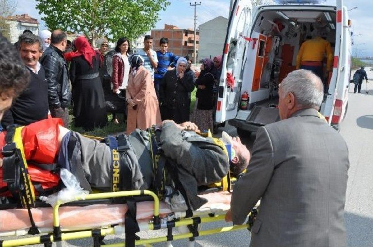 Yaşlı Bah&ccedil;ıvan, Mevsimlik İş&ccedil;ilere Tavsiyede Bulunmak İsterken Otomobilin Altında Kaldı