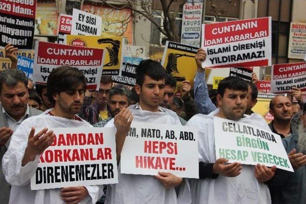 Adana'da 45 Stk Mısır&rsquo;daki İdam Kararlarını Protesto Etti