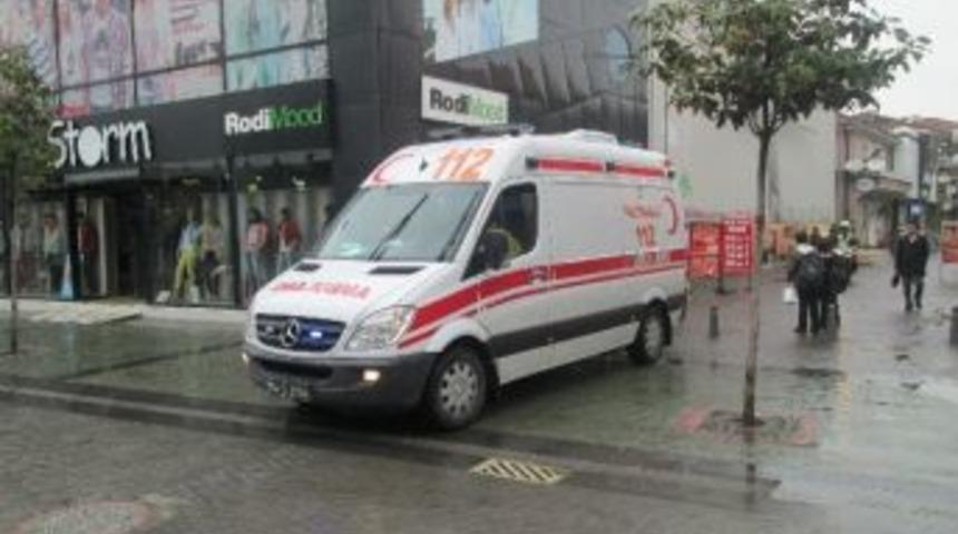 Gen&ccedil; Kız Sinir Krizi Ge&ccedil;irdi