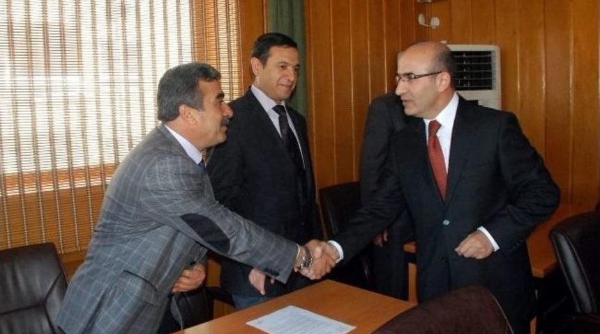 Vali Demirtaş Meclis &Uuml;yeleriyle Buluştu