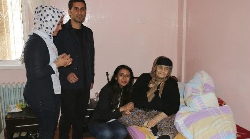 Ga&uuml;n &Ouml;ğrencilerinden Yaşlılara Moral